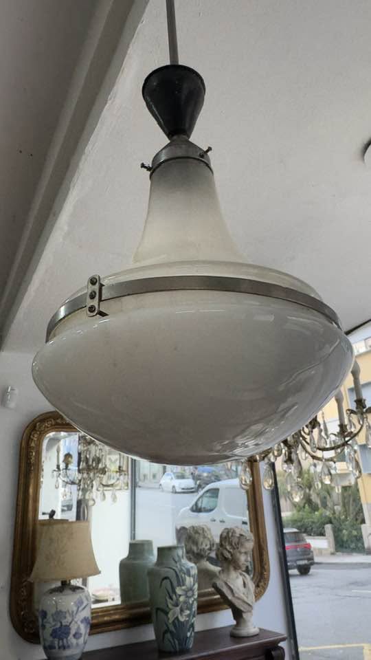 Candeeiro de Teto Vintage Industrial em Vidro Opala (Séc. XX)