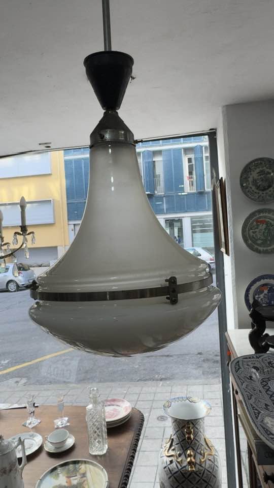 Candeeiro de Teto Vintage Industrial em Vidro Opala (Séc. XX)