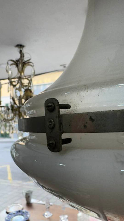 Candeeiro de Teto Vintage Industrial em Vidro Opala (Séc. XX)