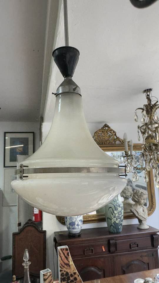 Candeeiro de Teto Vintage Industrial em Vidro Opala (Séc. XX)
