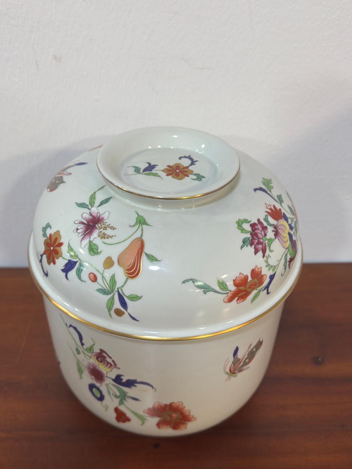 Pote de Porcelana Vista Alegre com Tampa - Decoração Floral Pintada à Mão