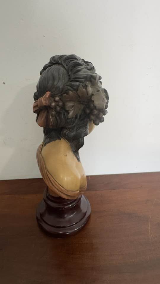 Busto Filha de Baco — vista traseira lateral