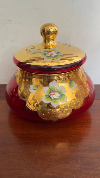 Bomboneira Vintage com Tampa em Vidro de Murano — Vermelho Rubi e Ouro