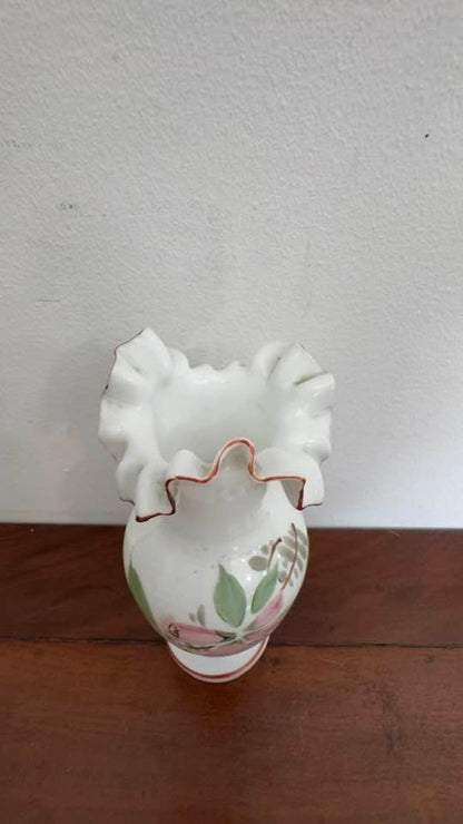 Vaso Porcelana Branca com Decoração Floral e Rebordo Ondulado