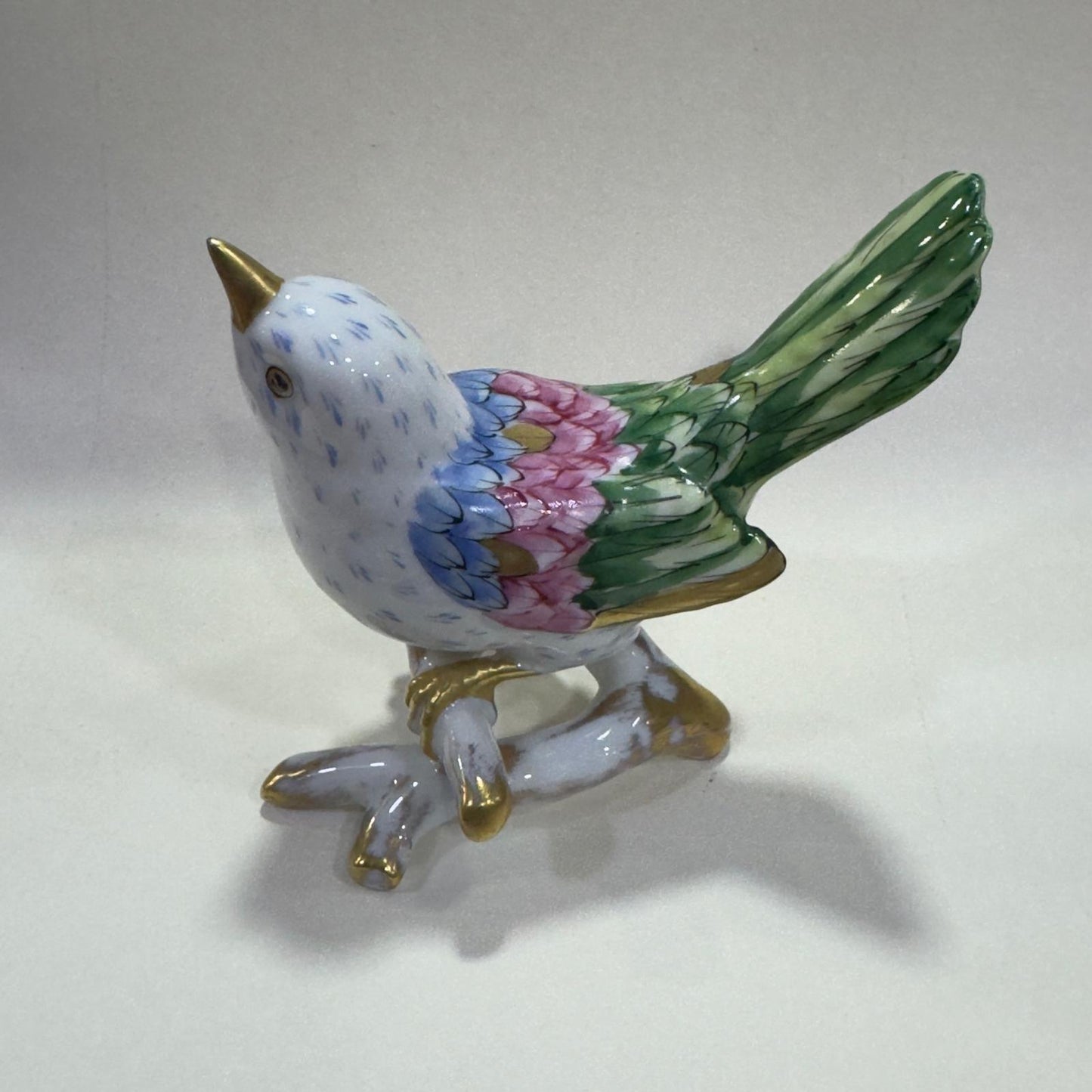 Pássaro Decorativo Vista Alegre em Porcelana Pintada à Mão